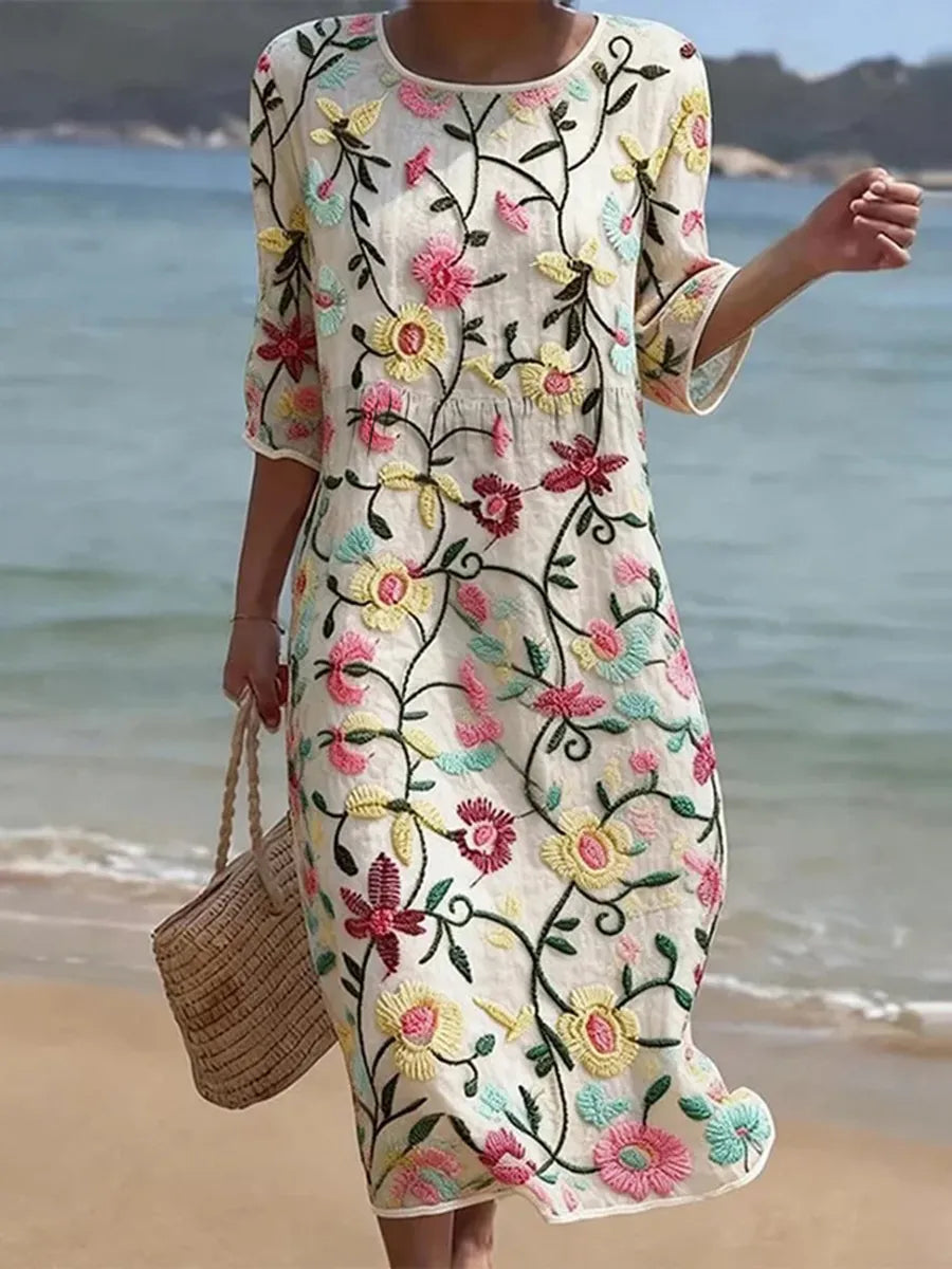Pia | Casual women's dress with floral print.