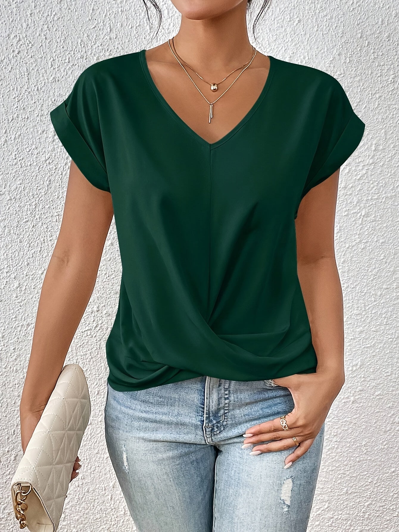 Cleo | Classic t shirt with v neckline