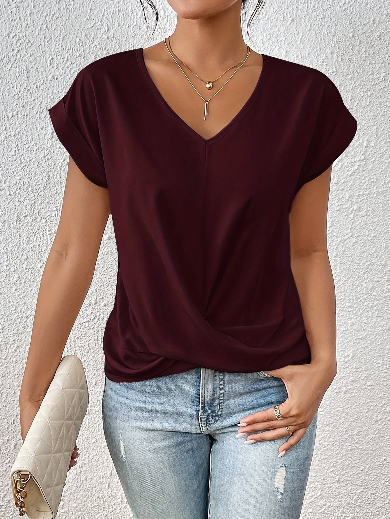 Cleo | Classic t shirt with v neckline